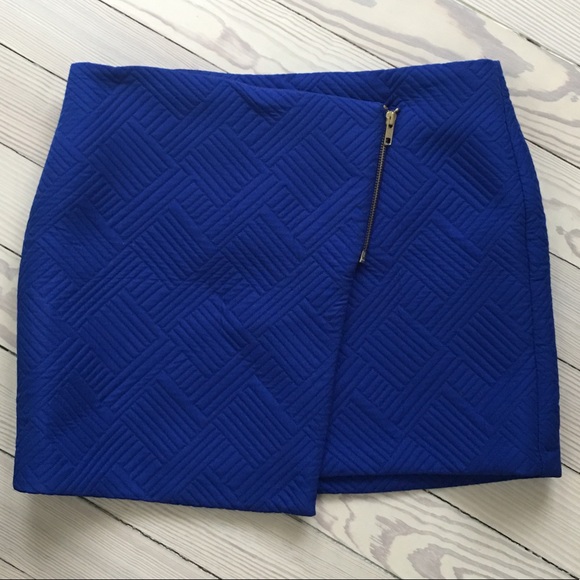 ASOS Dresses & Skirts - ASOS Quilted Asymmetrical Mini Skirt W/Gold Zipper